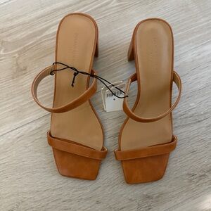 Banana Republic Tan Leather Heels